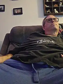 Snapshot of Smallone327 chatting on 03/02/26, 07:37 Smallone327 online show from 03/02/26, 07:37