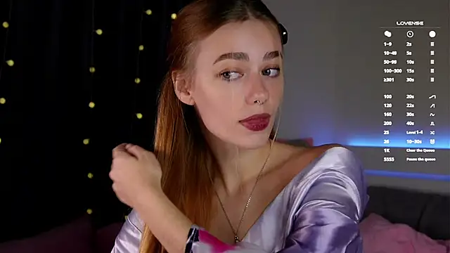 Snapshot of EmilaMills chatting on 10/15/25, 12:33 EmilaMills online show from 10/15/25, 12:33