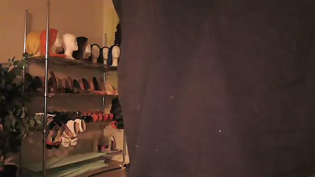 Queenanitadix online show from 09/26/25, 02:15