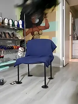 Queenanitadix online show from 11/18/25, 08:57