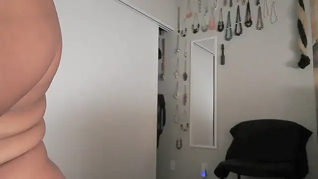 Queenanitadix online show from 02/24/26, 07:01