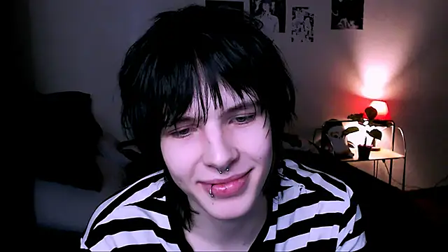 Snapshot of timi-moon chatting on 11/20/25, 10:26 timi-moon online show from 11/20/25, 10:26