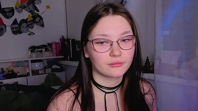 Snapshot of milliedoll chatting on 11/12/25, 02:01 milliedoll online show from 11/12/25, 02:01