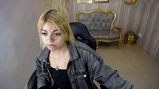 lili conor s online show from 02/25/25, 03:20