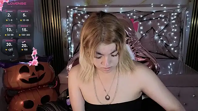 lili conor s online show from 10/17/25, 04:26