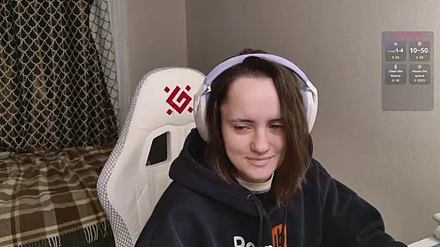 Luna Loveee online show from 09/18/25, 03:41