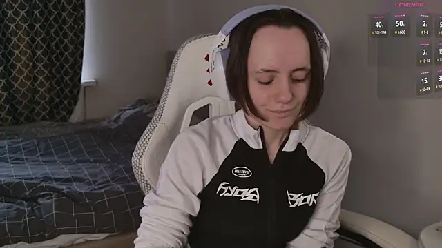 Luna Loveee online show from 04/09/26, 06:19