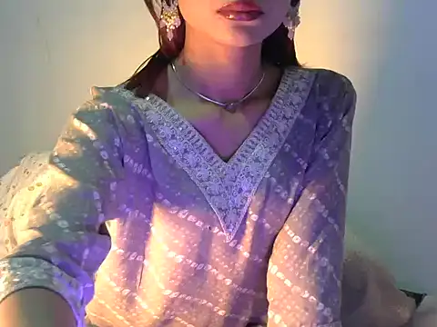 Snapshot of _luckylips chatting on 03/21/26, 11:48 luckylips online show from 03/21/26, 11:48