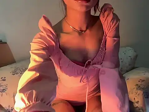 Snapshot of _luckylips chatting on 03/25/26, 12:22 luckylips online show from 03/25/26, 12:22