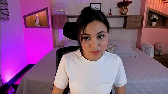 Lucia Brown  online show from 03/08/25, 01:14