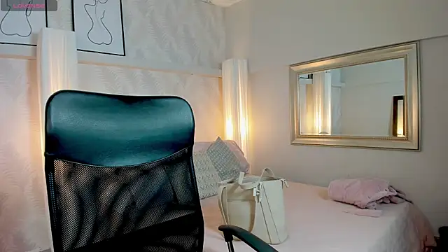 Lucia Brown  online show from 11/12/25, 06:19