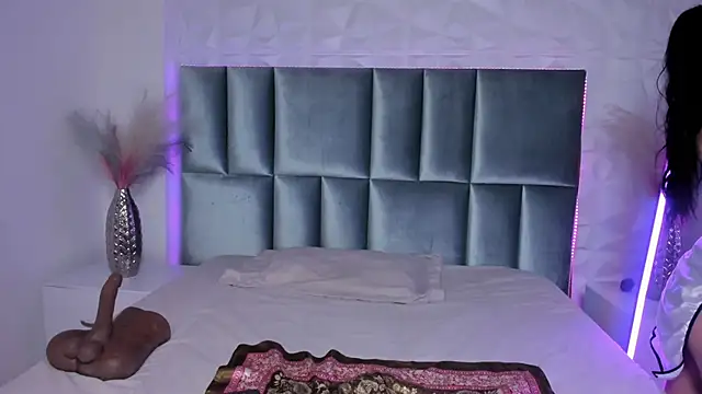 Selene bennet online show from 11/20/25, 03:50