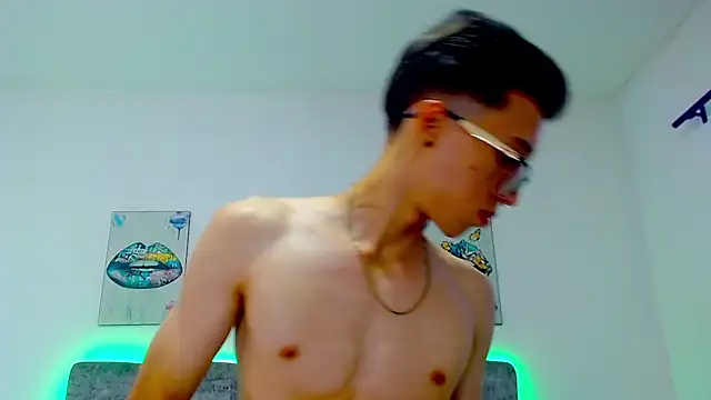 Snapshot of skinny_bigcock02 chatting on 03/01/25, 10:42 skinny bigcock02 online show from 03/01/25, 10:42