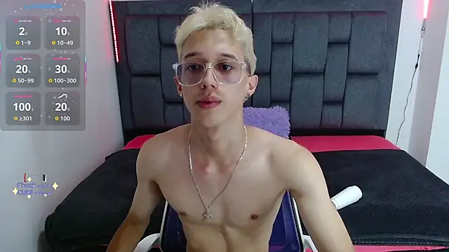 Snapshot of skinny_bigcock02 chatting on 09/15/25, 07:03 skinny bigcock02 online show from 09/15/25, 07:03