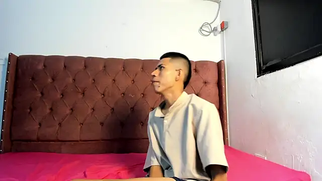 couple hotfox online show from 12/23/25, 01:03