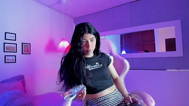 Cassie bloom online show from 11/05/25, 08:42