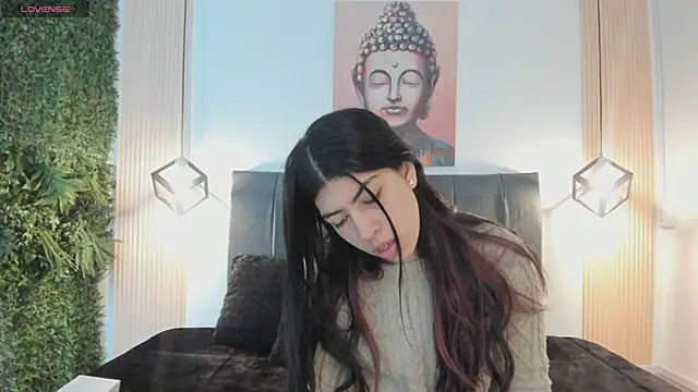 Cassie bloom online show from 12/15/25, 08:02