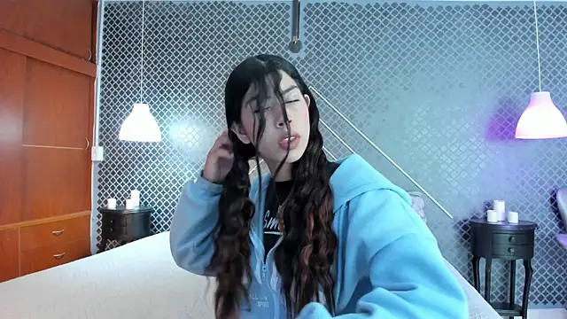 Cassie bloom online show from 06/15/26, 07:38
