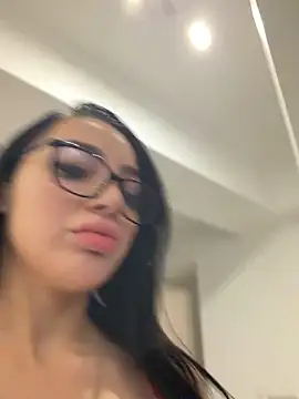 Mia Splash online show from 12/21/25, 03:19