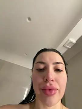 Mia Splash online show from 02/11/26, 07:57