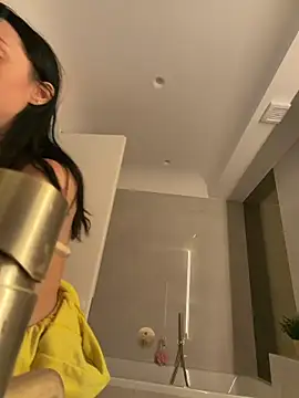 Mia Splash online show from 04/15/26, 08:10