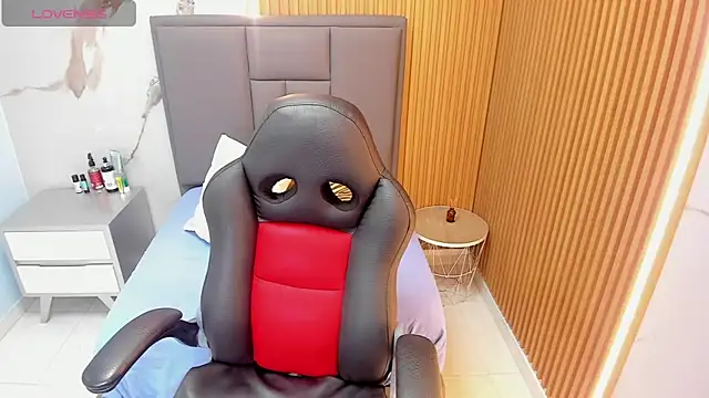 Snapshot of MEGANZARICK chatting on 09/15/25, 12:16 MEGANZARICK online show from 09/15/25, 12:16