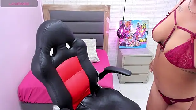 Snapshot of MEGANZARICK chatting on 09/16/25, 12:28 MEGANZARICK online show from 09/16/25, 12:28