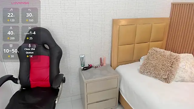 Snapshot of MEGANZARICK chatting on 09/18/25, 12:40 MEGANZARICK online show from 09/18/25, 12:40