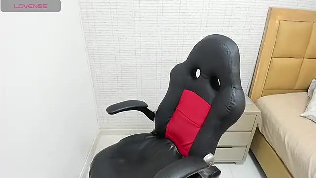 Snapshot of MEGANZARICK chatting on 09/22/25, 12:29 MEGANZARICK online show from 09/22/25, 12:29