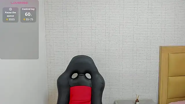 Snapshot of MEGANZARICK chatting on 09/29/25, 12:32 MEGANZARICK online show from 09/29/25, 12:32