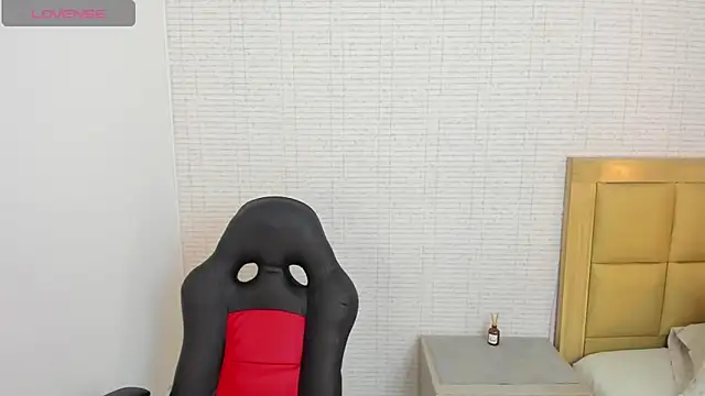 Snapshot of MEGANZARICK chatting on 10/01/25, 12:22 MEGANZARICK online show from 10/01/25, 12:22