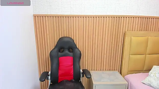 Snapshot of MEGANZARICK chatting on 10/14/25, 12:28 MEGANZARICK online show from 10/14/25, 12:28