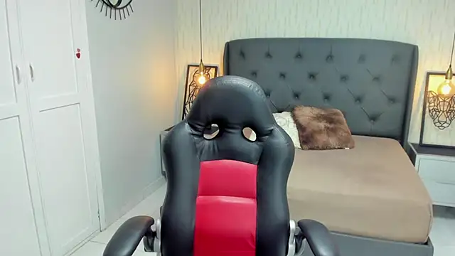 Snapshot of MEGANZARICK chatting on 10/23/25, 07:56 MEGANZARICK online show from 10/23/25, 07:56