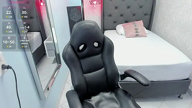 Snapshot of MEGANZARICK chatting on 11/04/25, 01:32 MEGANZARICK online show from 11/04/25, 01:32