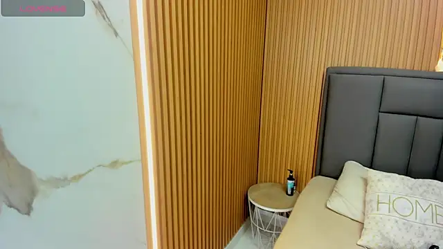 Snapshot of MEGANZARICK chatting on 11/15/25, 03:15 MEGANZARICK online show from 11/15/25, 03:15