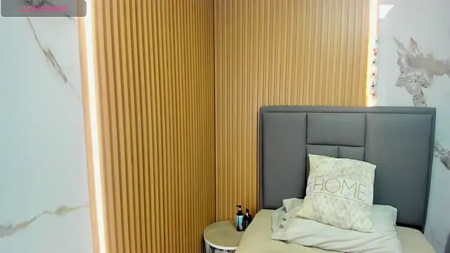 Snapshot of MEGANZARICK chatting on 11/21/25, 03:05 MEGANZARICK online show from 11/21/25, 03:05