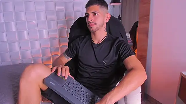 AlejandroStormm online show from 11/21/25, 07:56