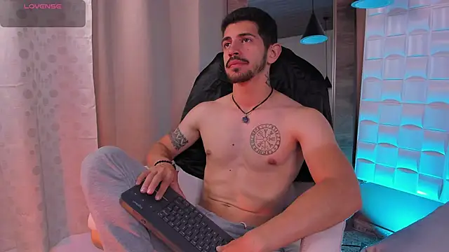 AlejandroStormm online show from 12/20/25, 08:49