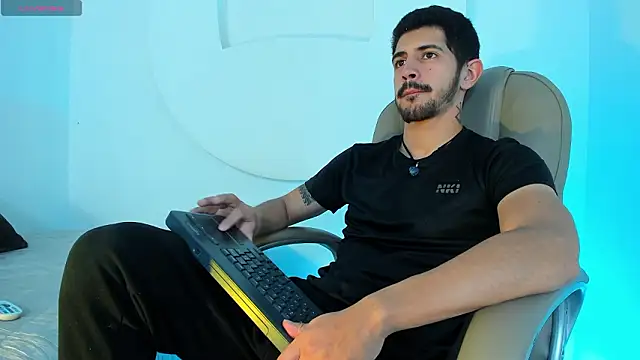 AlejandroStormm online show from 03/27/26, 04:07