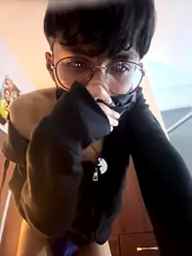 Snapshot of twinkperu18 chatting on 10/26/25, 02:17 twinkperu18 online show from 10/26/25, 02:17