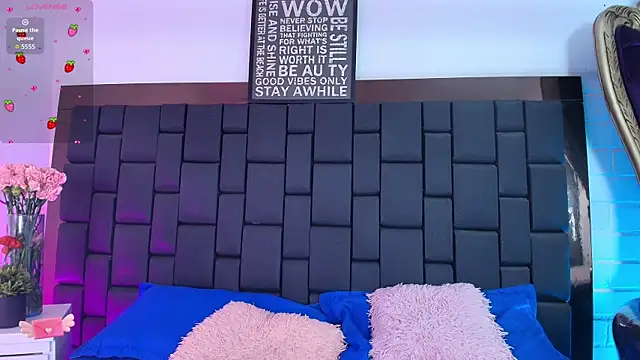 Snapshot of Lexi_Howard_ chatting on 11/26/25, 04:57 Lexi Howard online show from 11/26/25, 04:57