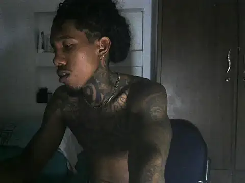 Snapshot of LaurentBrown chatting on 10/31/25, 04:57 LaurentBrown online show from 10/31/25, 04:57