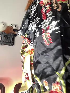 Leah yuah  online show from 03/04/25, 04:17