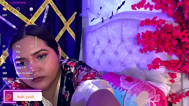 Leah yuah  online show from 10/18/25, 09:21