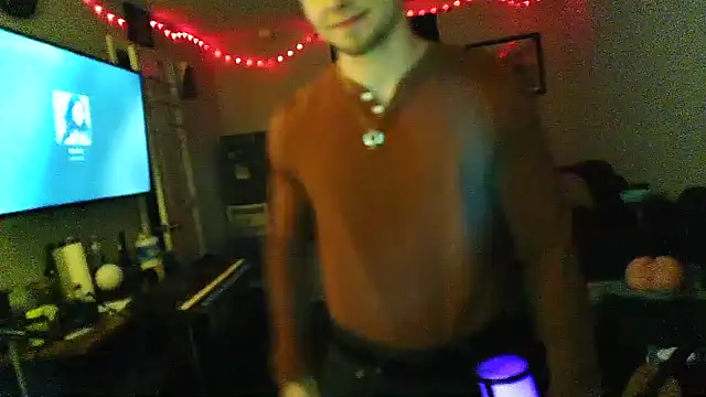 Snapshot of JCstrings chatting on 02/23/25, 08:39 JCstrings online show from 02/23/25, 08:39