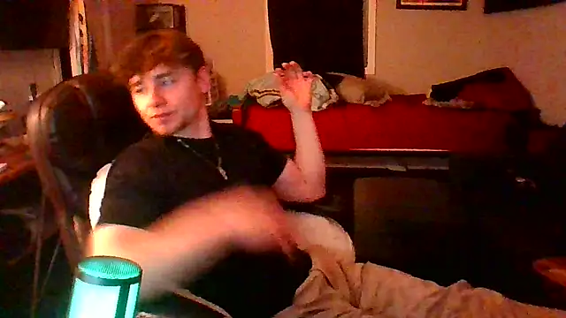 Snapshot of JCstrings chatting on 03/01/25, 04:47 JCstrings online show from 03/01/25, 04:47