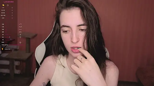 Snapshot of reaiss chatting on 11/11/25, 03:17 reaiss online show from 11/11/25, 03:17