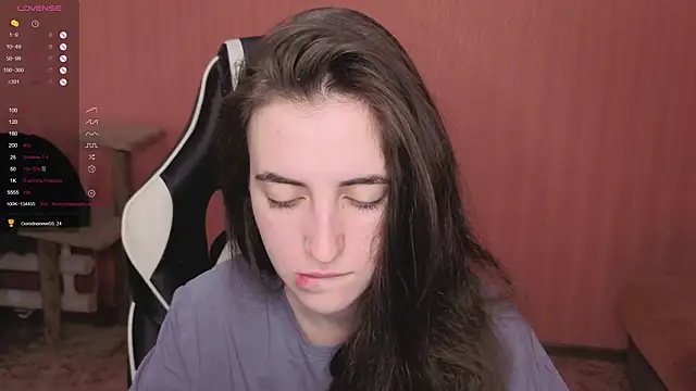 Snapshot of reaiss chatting on 11/13/25, 04:55 reaiss online show from 11/13/25, 04:55