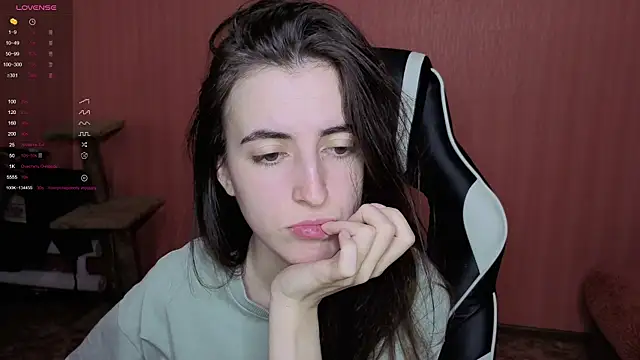 Snapshot of reaiss chatting on 11/24/25, 05:07 reaiss online show from 11/24/25, 05:07