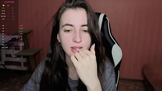 Snapshot of reaiss chatting on 11/27/25, 04:03 reaiss online show from 11/27/25, 04:03